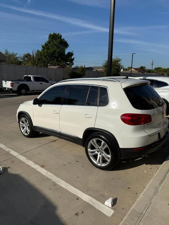2012 Volkswagen Tiguan - Image 2 of 5