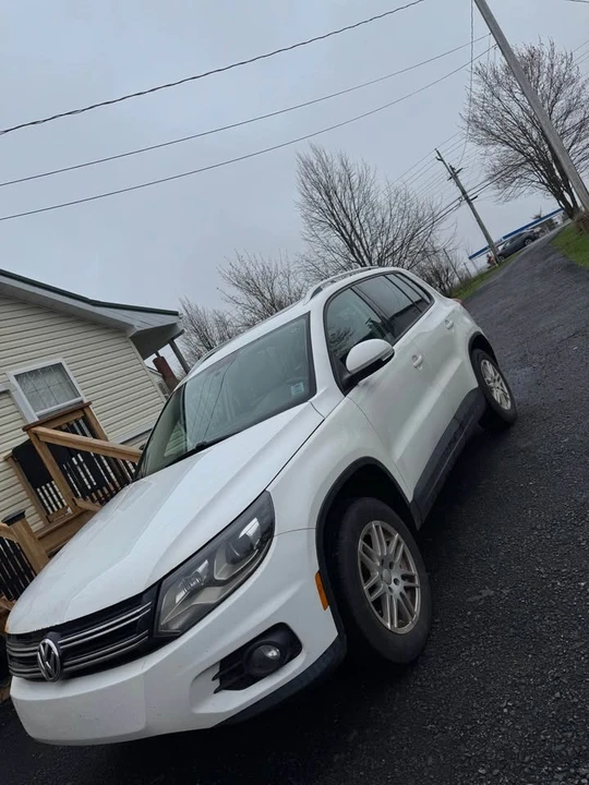 2012 Volkswagen Tiguan - Image 2 of 7