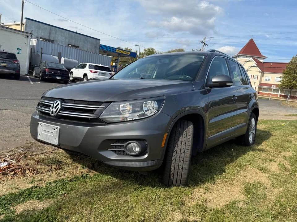 2012 Volkswagen Tiguan - Image 2 of 10