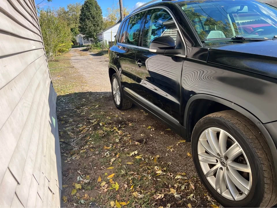2012 Volkswagen Tiguan - Image 2 of 9