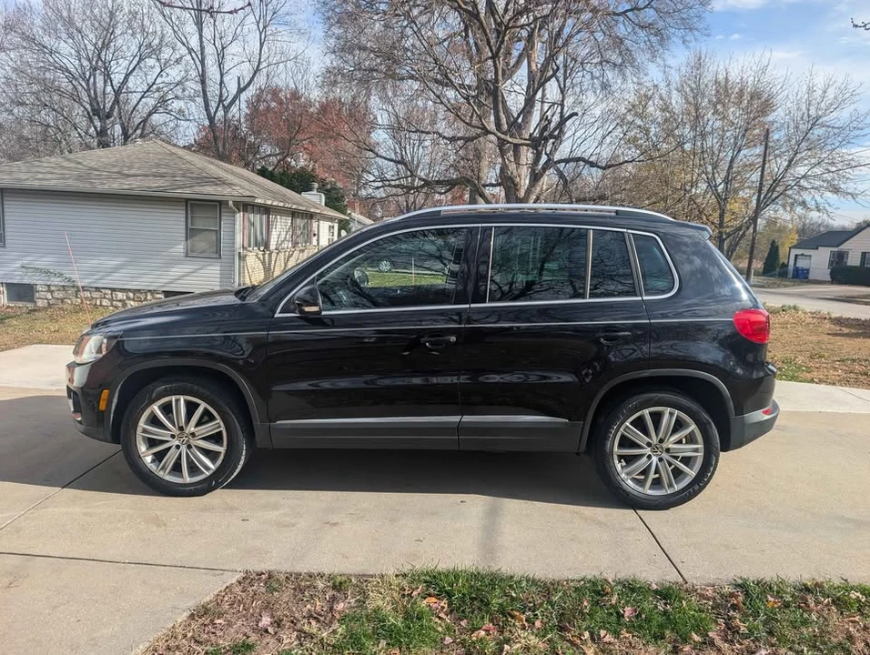 2012 Volkswagen Tiguan - Image 2 of 9