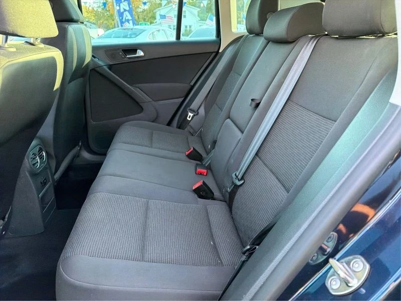 2012 Volkswagen Tiguan - Image 10 of 12