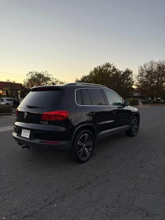 2012 Volkswagen Tiguan - Image 2 of 10