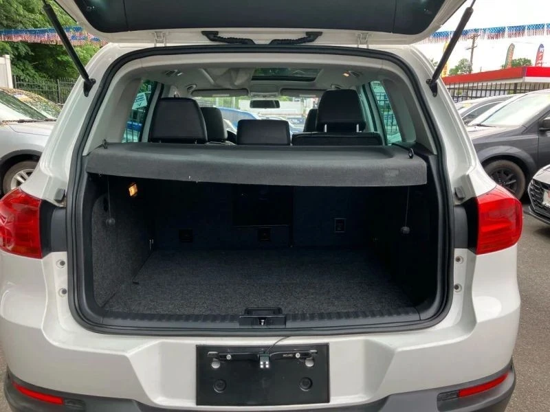 2012 Volkswagen Tiguan - Image 9 of 12