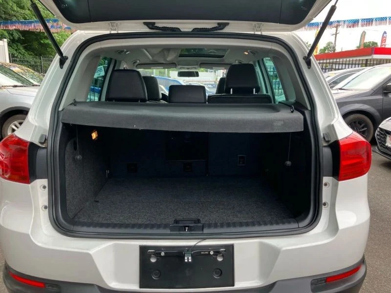 2012 Volkswagen Tiguan - Image 9 of 12
