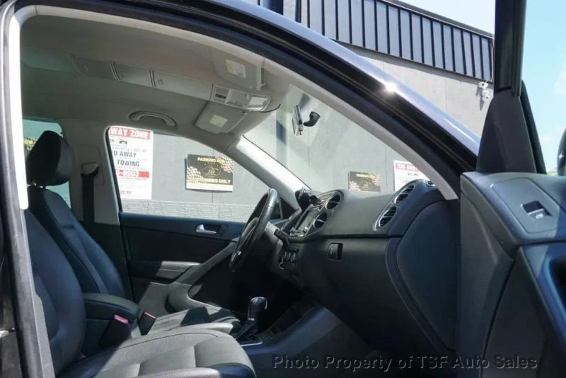 2012 Volkswagen Tiguan - Image 11 of 12
