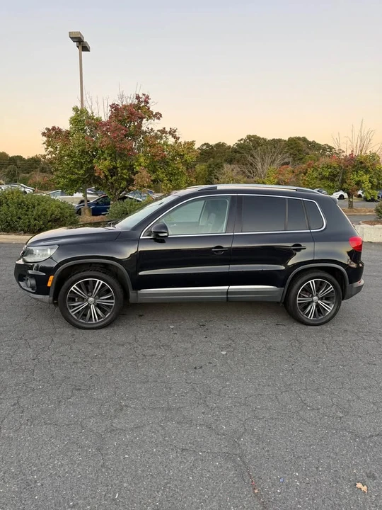 2012 Volkswagen Tiguan - Image 2 of 7