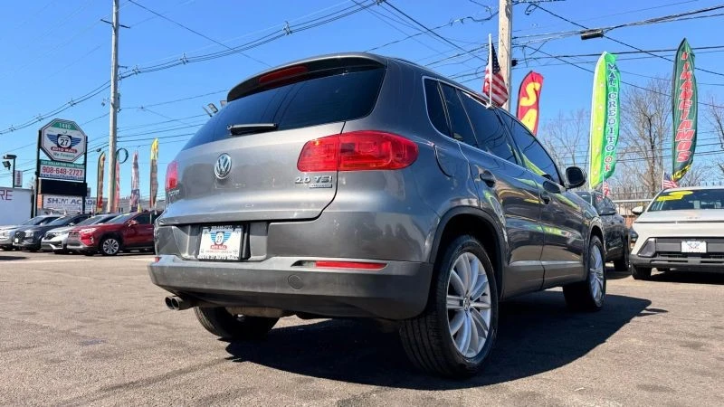 2012 Volkswagen Tiguan - Image 9 of 12