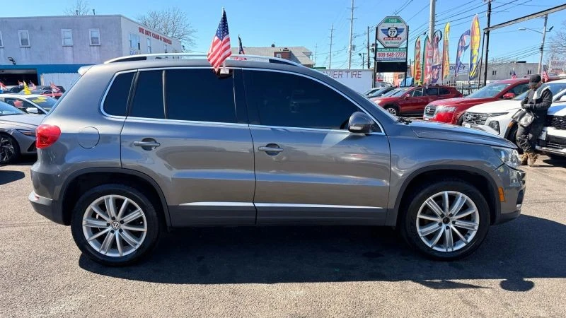 2012 Volkswagen Tiguan - Image 11 of 12