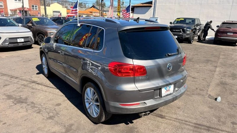 2012 Volkswagen Tiguan - Image 5 of 12