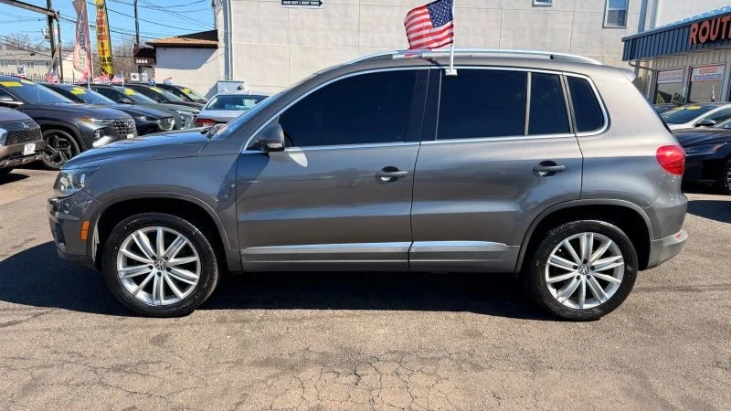 2012 Volkswagen Tiguan - Image 10 of 12