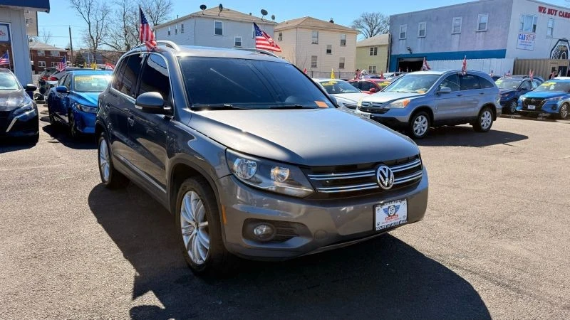 2012 Volkswagen Tiguan - Image 2 of 12