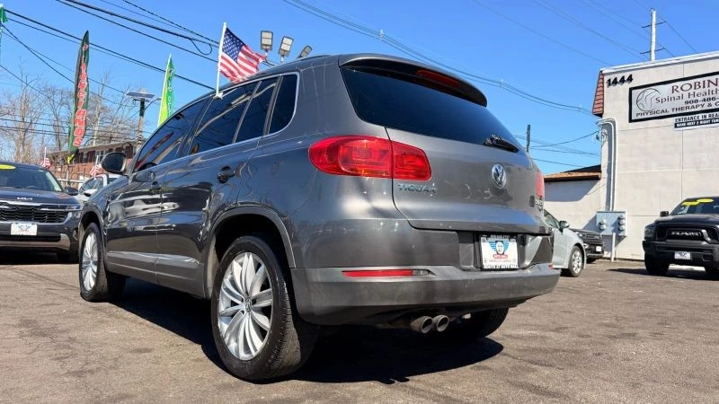 2012 Volkswagen Tiguan - Image 8 of 12