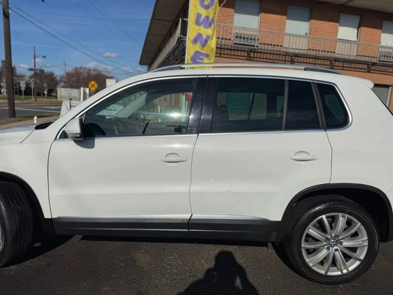 2012 Volkswagen Tiguan - Image 8 of 12