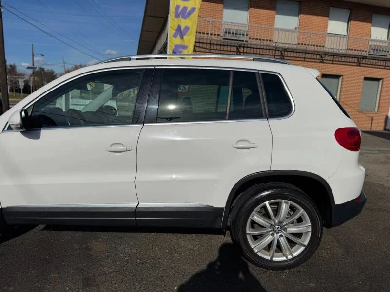 2012 Volkswagen Tiguan - Image 9 of 12