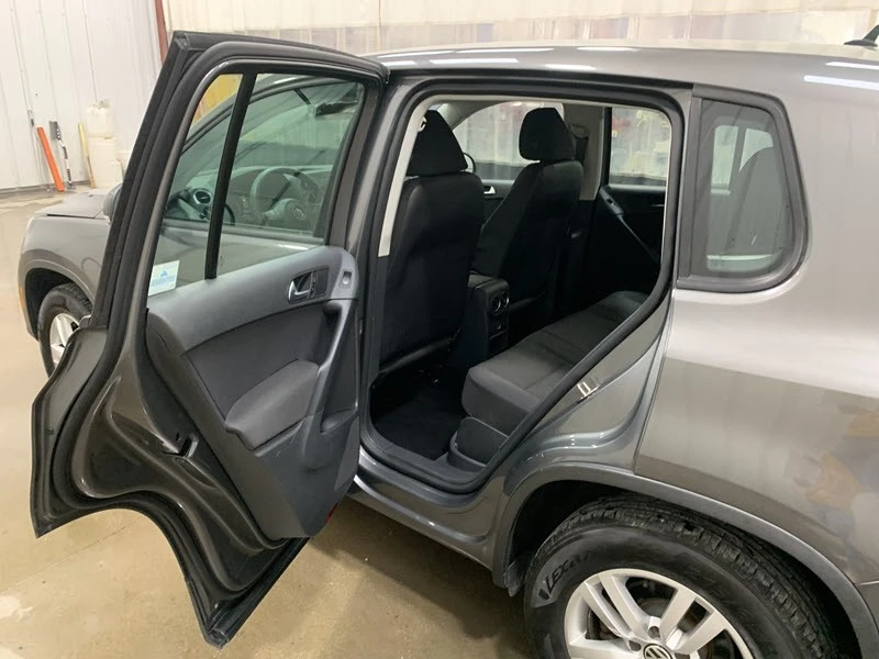 2012 Volkswagen Tiguan - Image 11 of 12
