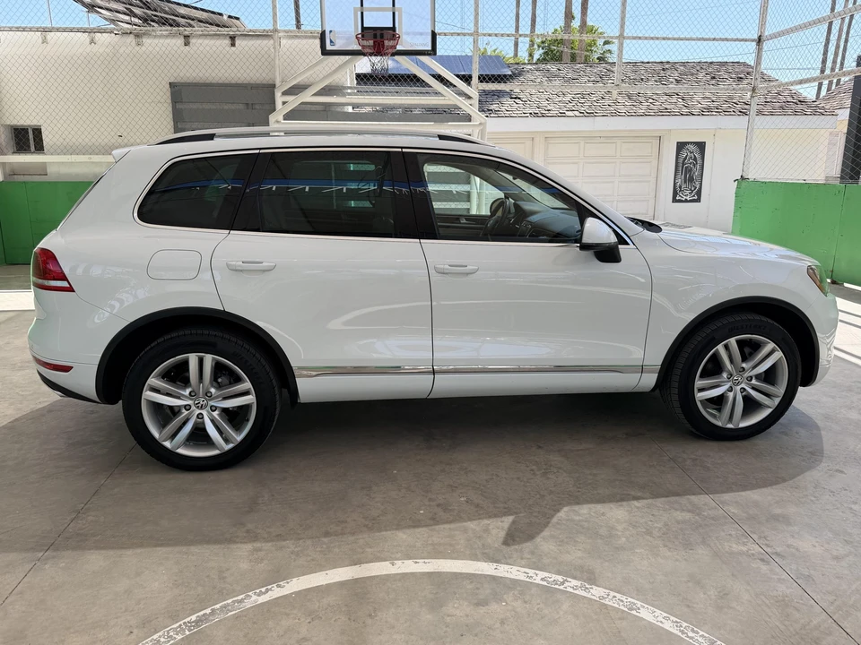 2012 Volkswagen Touareg - Image 16 of 31