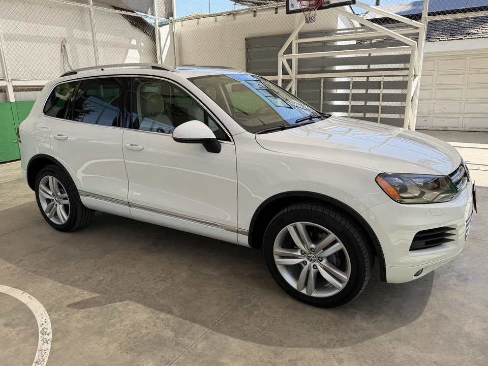2012 Volkswagen Touareg - Image 17 of 31