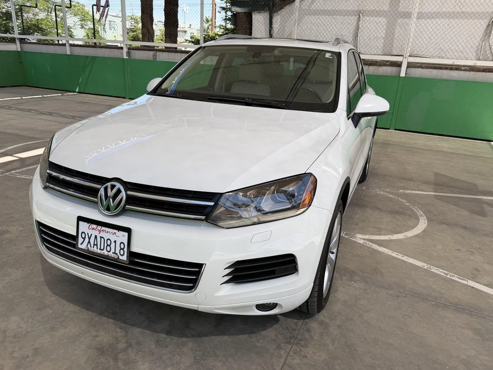 2012 Volkswagen Touareg - Image 2 of 31