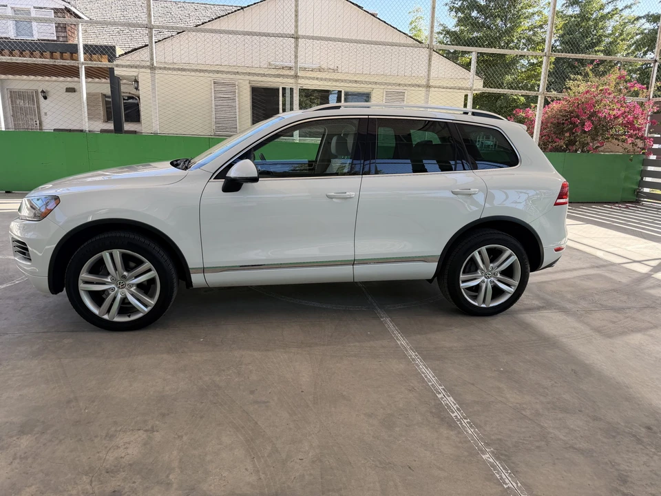 2012 Volkswagen Touareg - Image 7 of 31