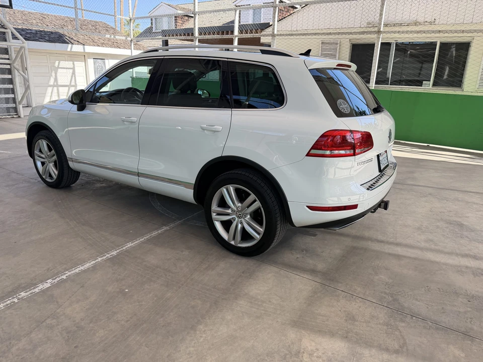 2012 Volkswagen Touareg - Image 9 of 31