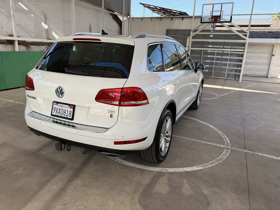 2012 Volkswagen Touareg - Image 14 of 31