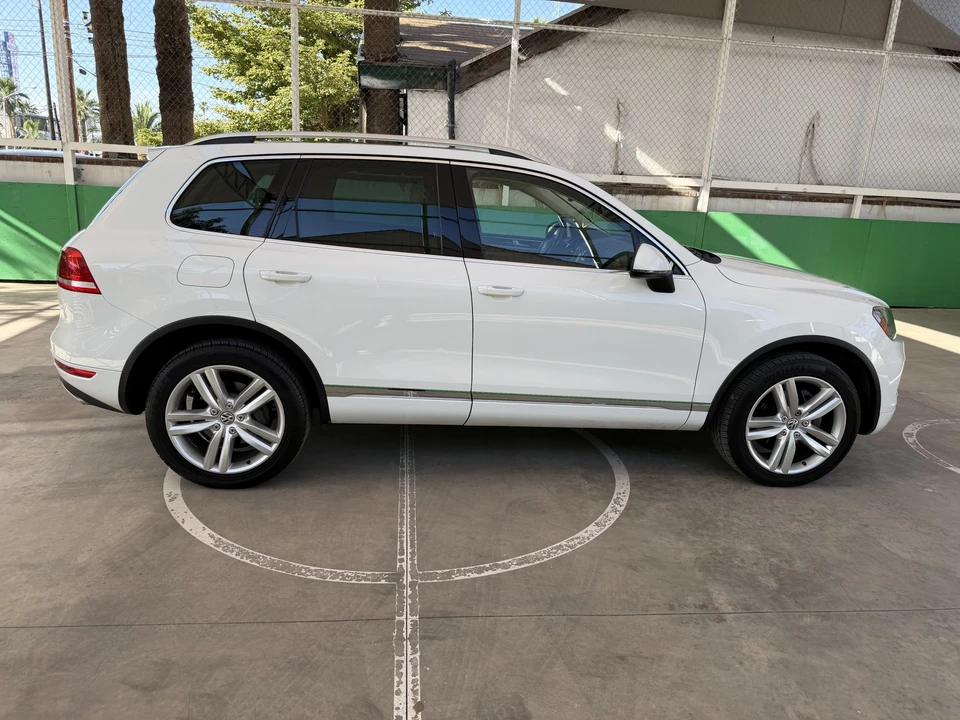 2012 Volkswagen Touareg - Image 15 of 31