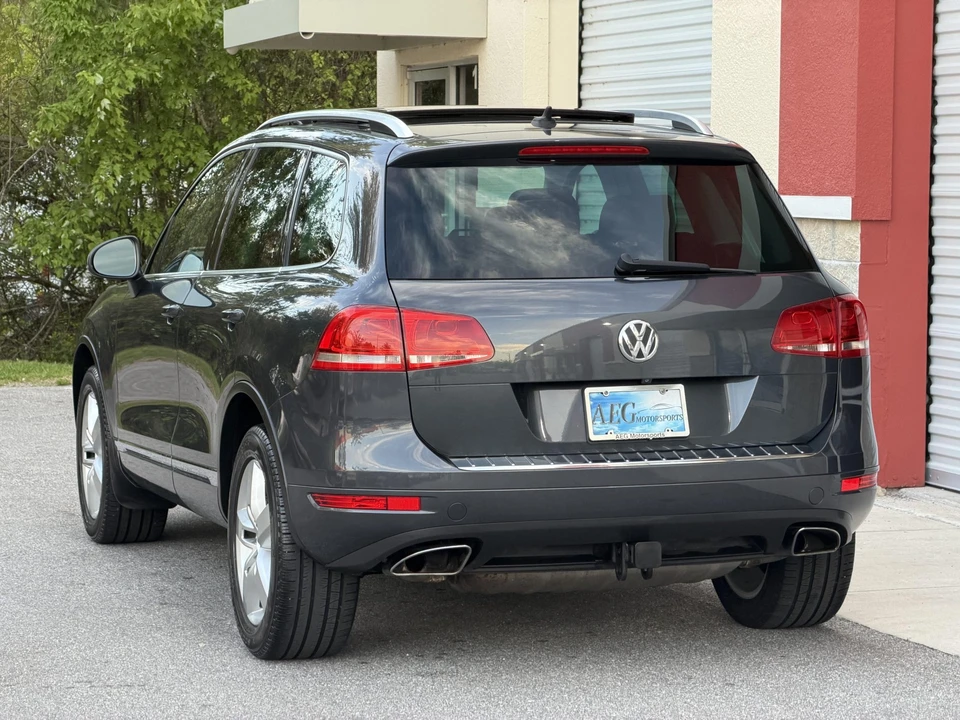 2012 Volkswagen Touareg - Image 12 of 31