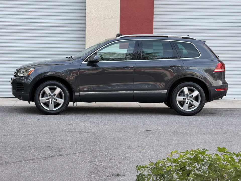 2012 Volkswagen Touareg - Image 10 of 31