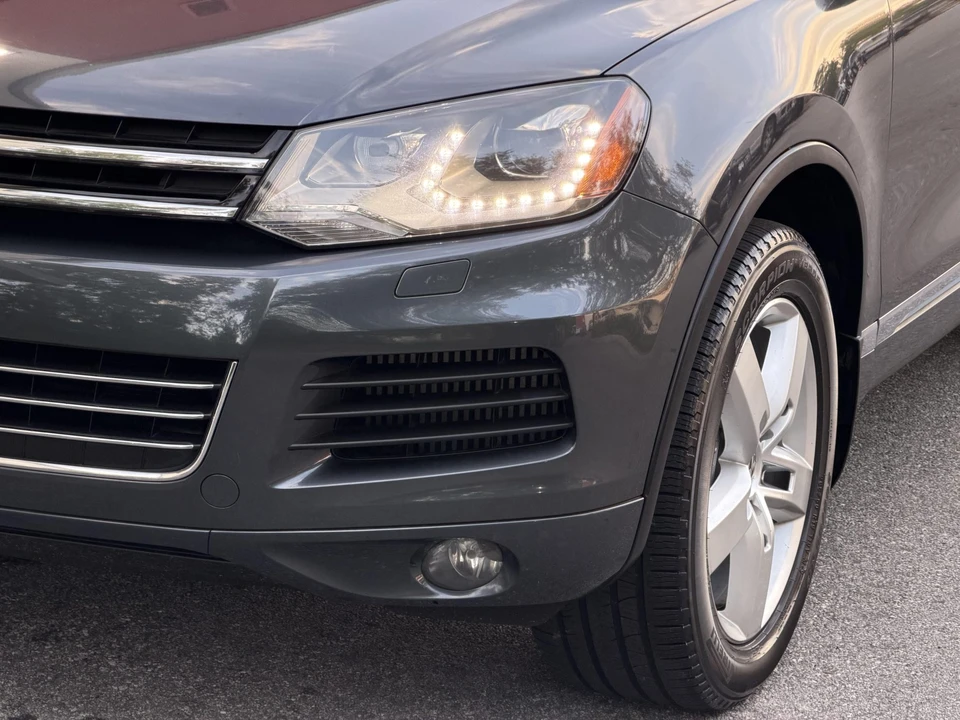 2012 Volkswagen Touareg - Image 28 of 31