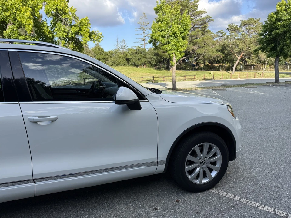 2012 Volkswagen Touareg - Image 16 of 31