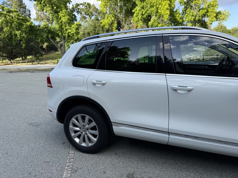 2012 Volkswagen Touareg - Image 17 of 31