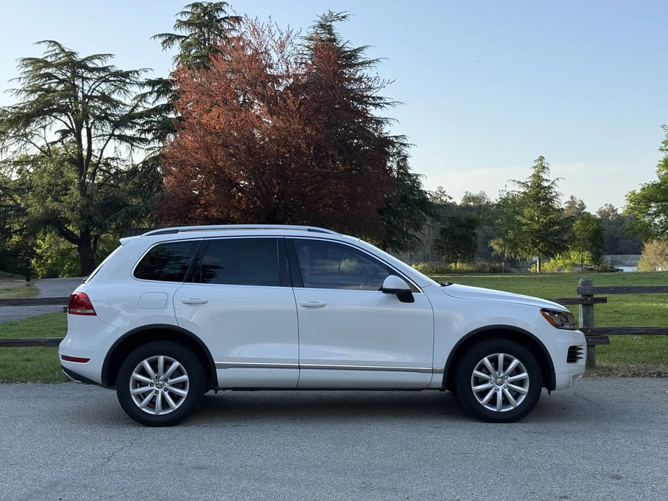 2012 Volkswagen Touareg - Image 8 of 31