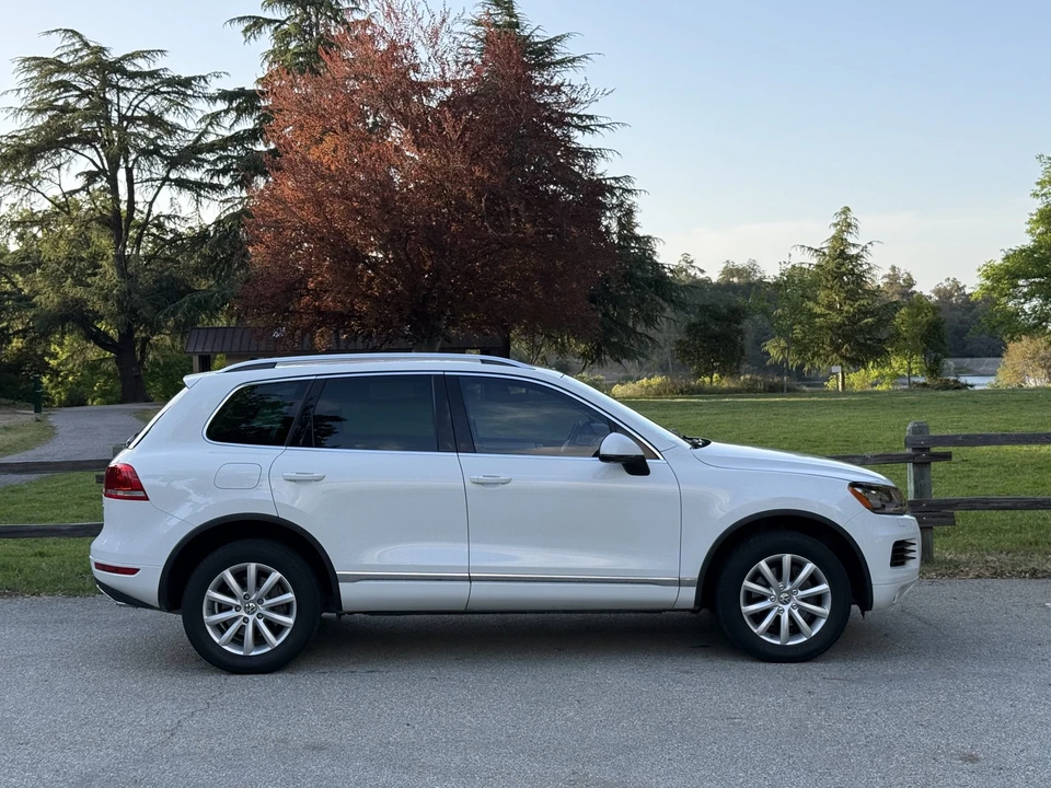 2012 Volkswagen Touareg - Image 9 of 31