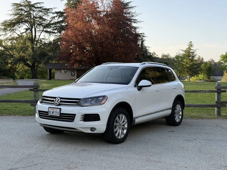 2012 Volkswagen Touareg - Image 2 of 31