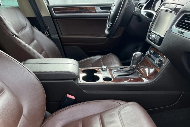 2012 Volkswagen Touareg - Image 4 of 7