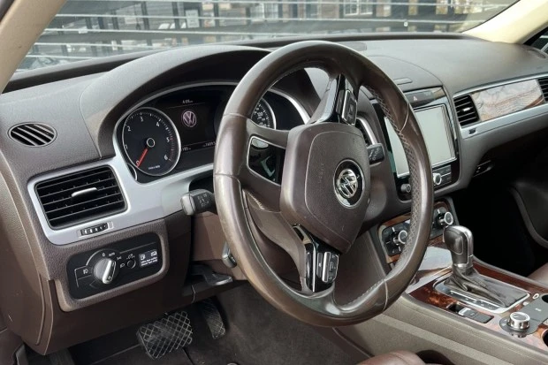 2012 Volkswagen Touareg - Image 5 of 7