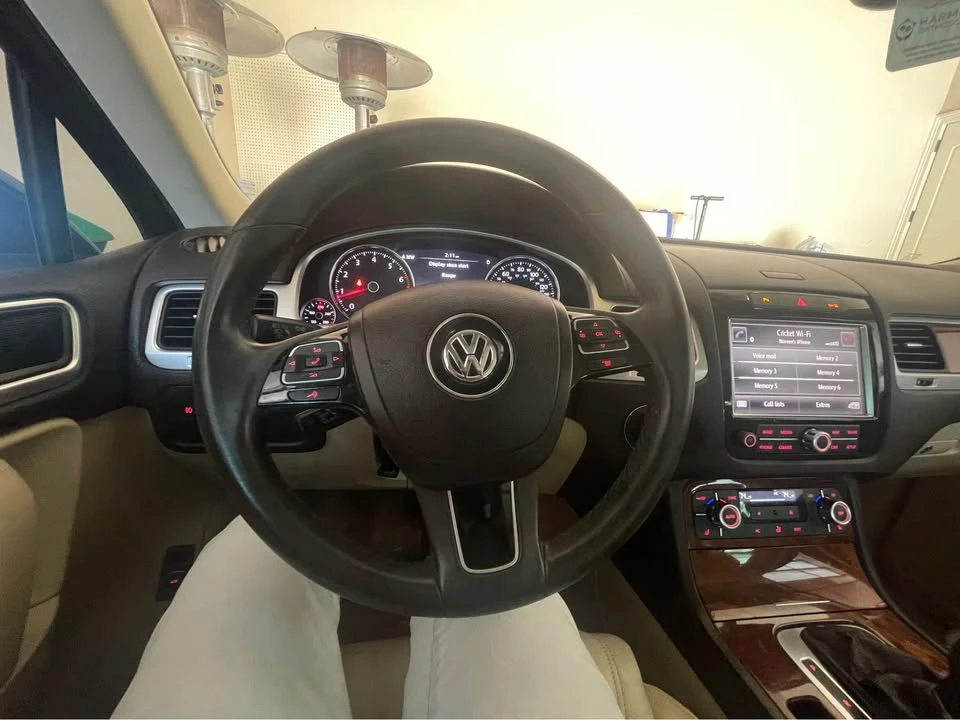 2012 Volkswagen Touareg - Image 3 of 10