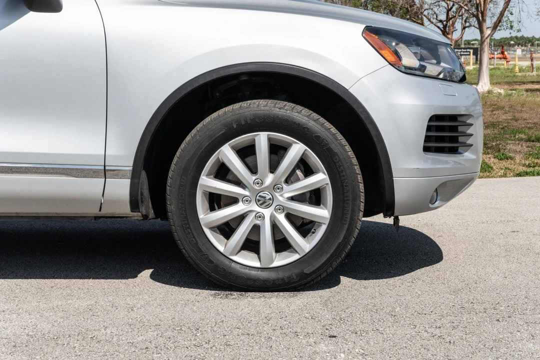 2012 Volkswagen Touareg - Image 24 of 31