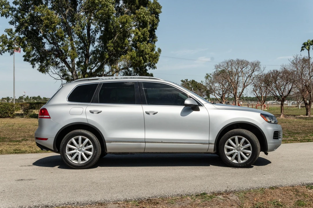 2012 Volkswagen Touareg - Image 8 of 31