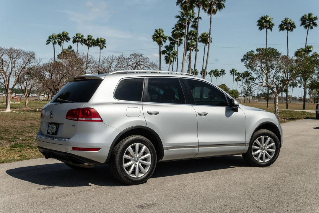 2012 Volkswagen Touareg - Image 9 of 31