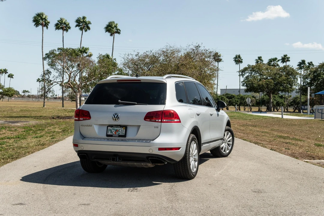 2012 Volkswagen Touareg - Image 10 of 31