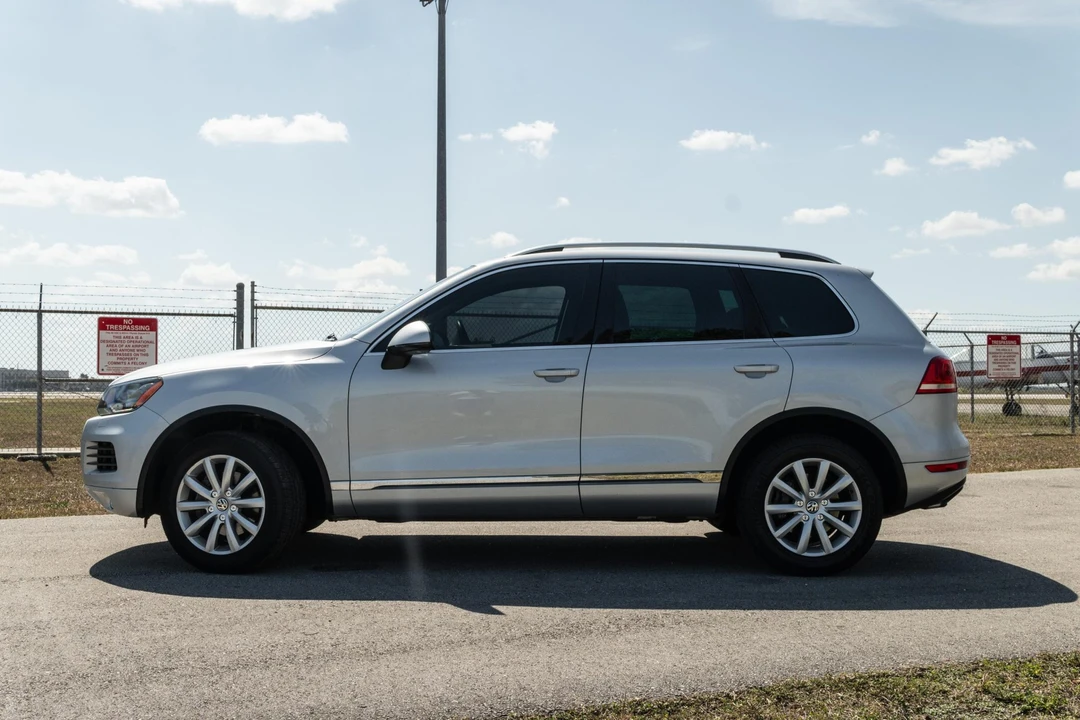 2012 Volkswagen Touareg - Image 12 of 31