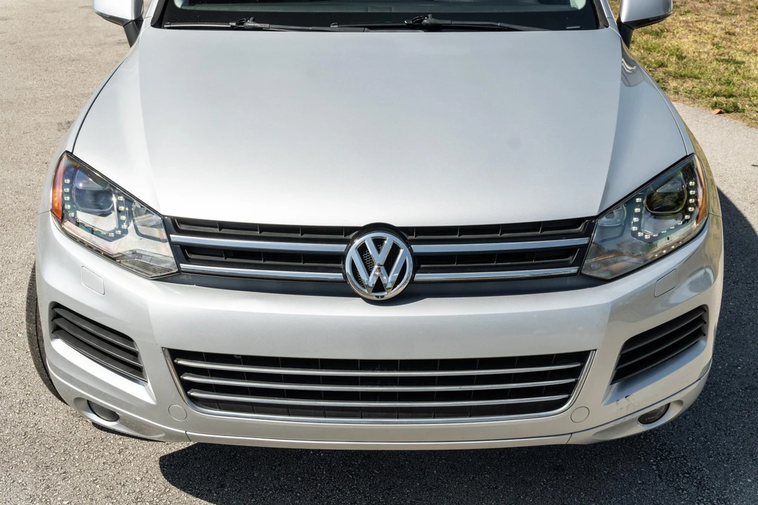 2012 Volkswagen Touareg - Image 13 of 31