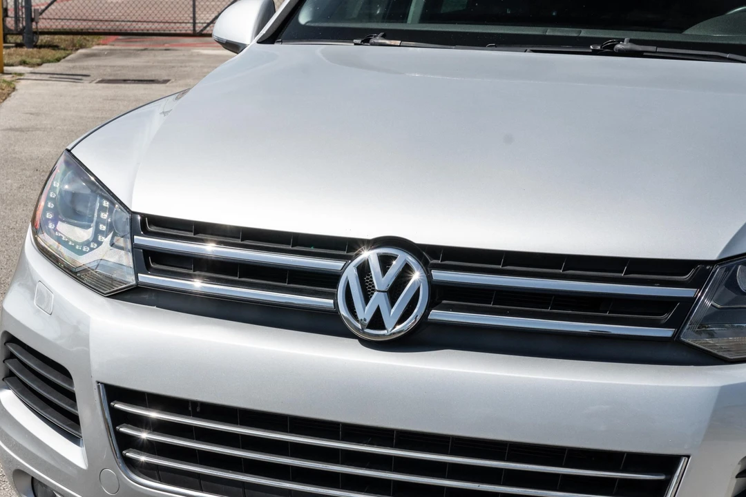 2012 Volkswagen Touareg - Image 14 of 31