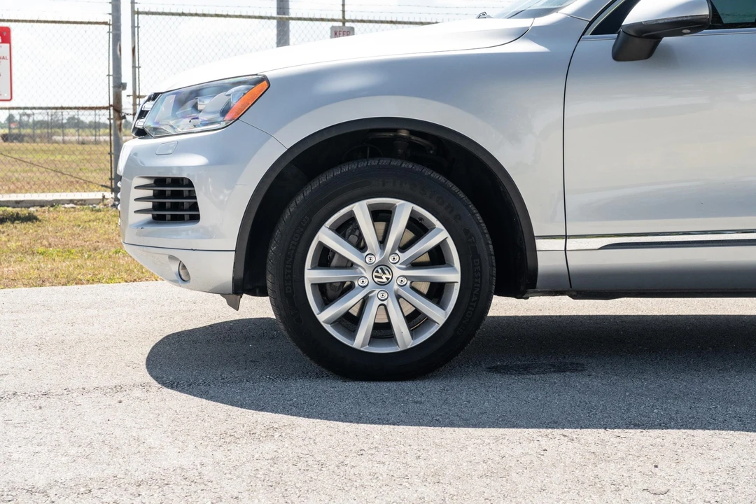 2012 Volkswagen Touareg - Image 17 of 31