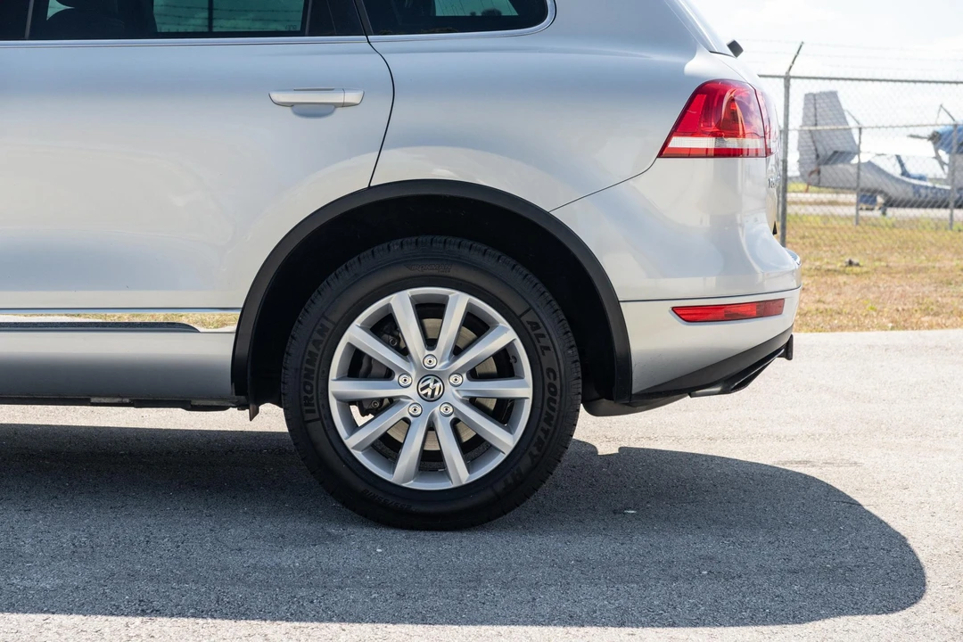 2012 Volkswagen Touareg - Image 18 of 31