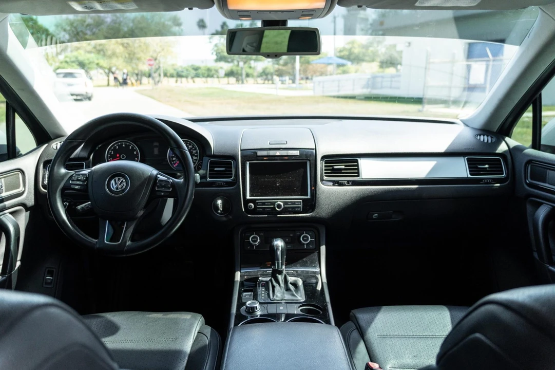 2012 Volkswagen Touareg - Image 5 of 7