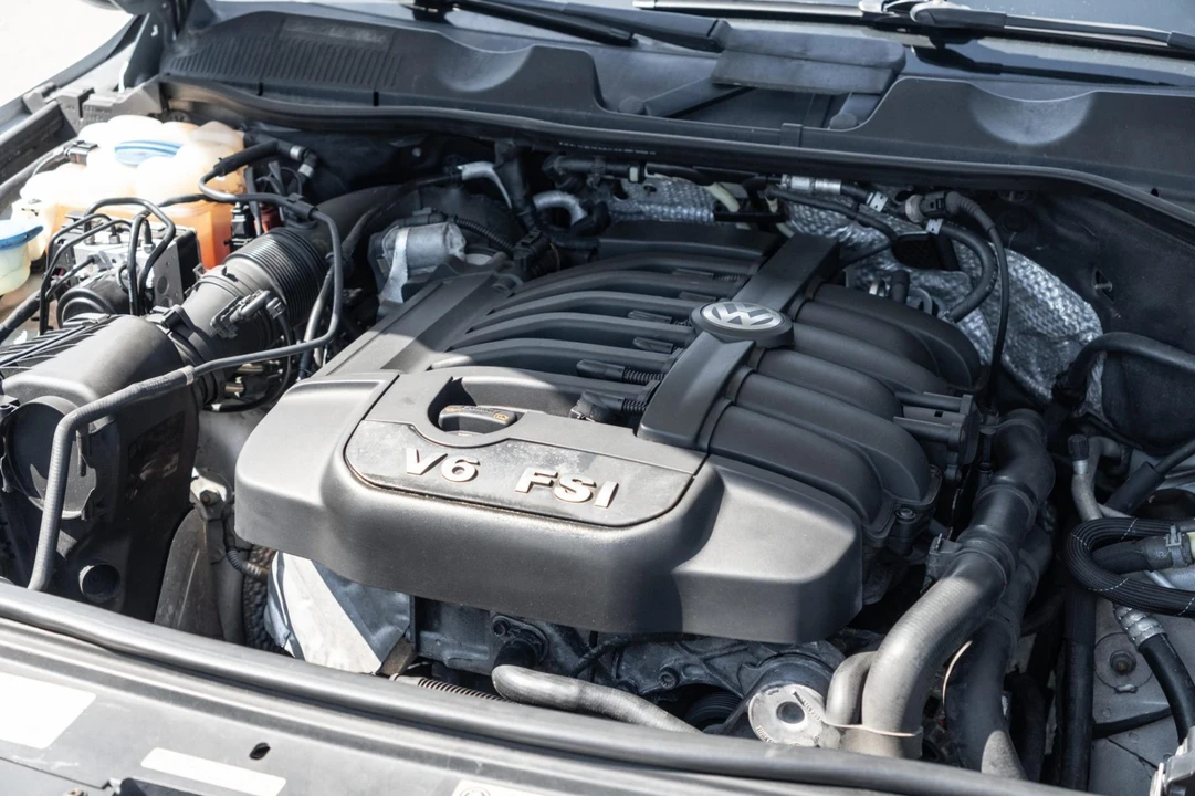 2012 Volkswagen Touareg - Image 6 of 7