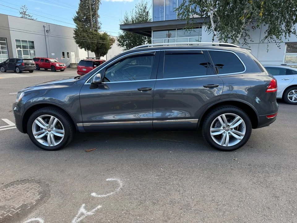 2012 Volkswagen Touareg - Image 2 of 15